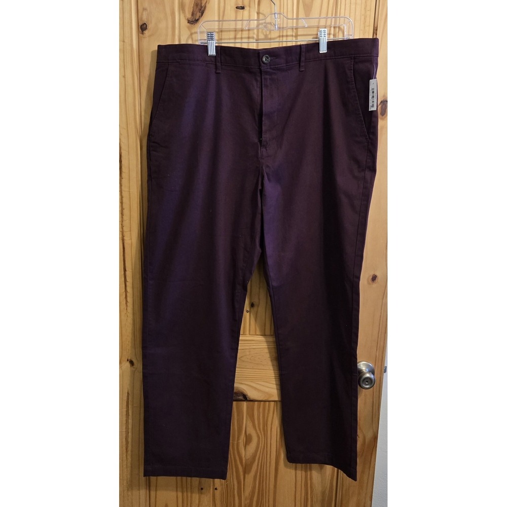 Amazon Essentials Men's Pants Size 40×30 BURGUNDY Flat Front Straight Leg NWT